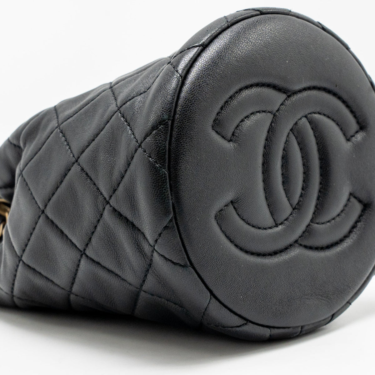 chanel-pearl-crush-mini-bucket-bag-lambskin-black-ghw-microchip