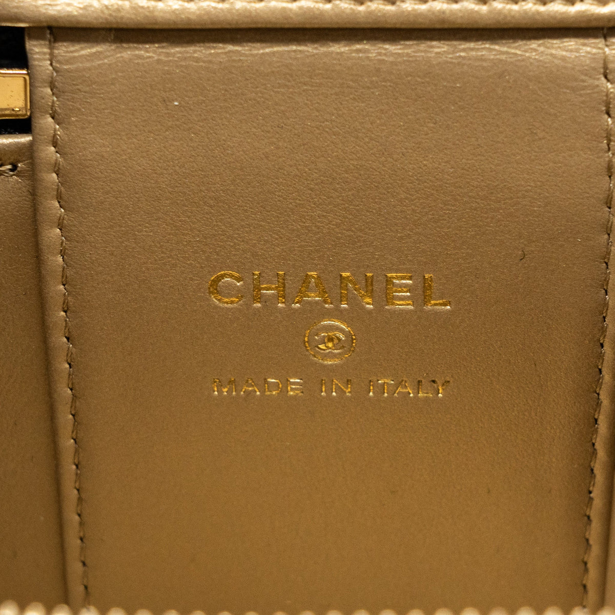 chanel-pearl-crush-mini-vanity-case-lambskin-black-ghw-microchip