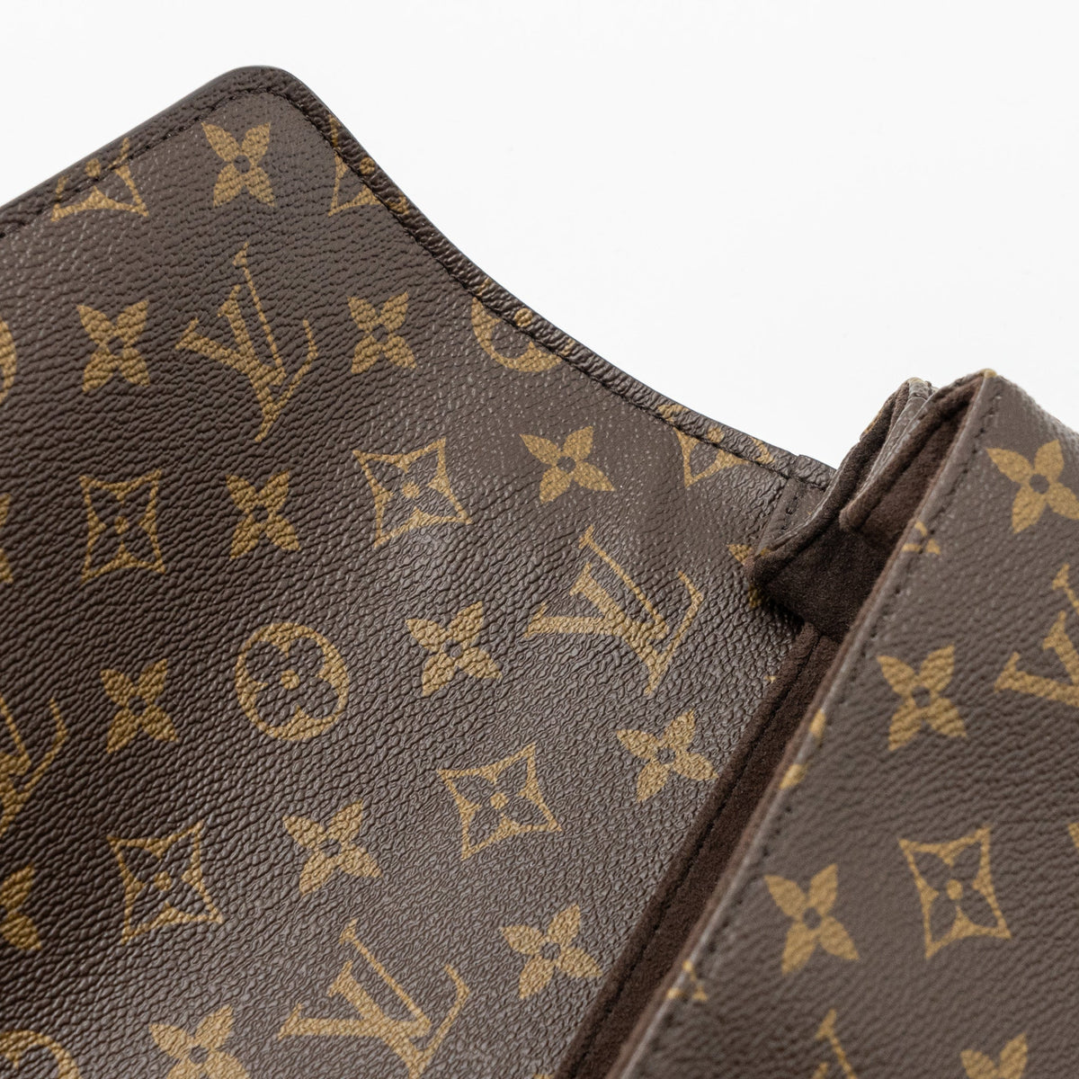 louis-vuitton-pochette-metis-monogram-canvas-with-ghw