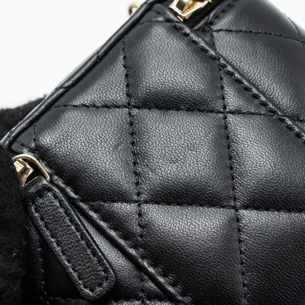 chanel-pearl-crush-mini-vanity-case-lambskin-black-ghw-microchip