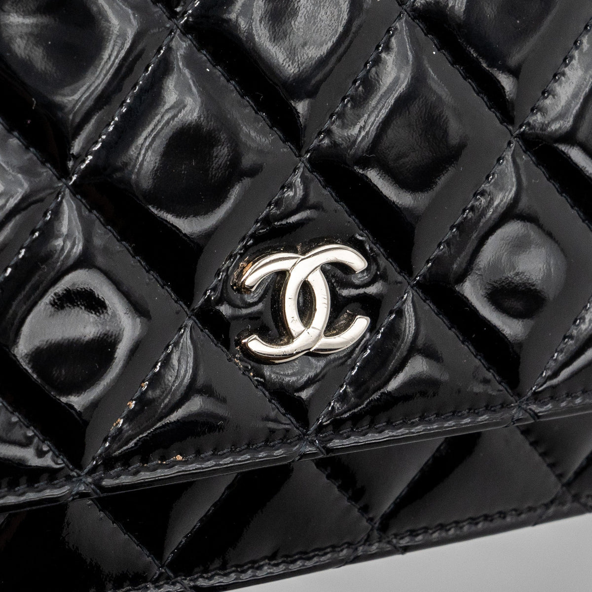 chanel-classic-wallet-on-chain-patent-black-shw-1