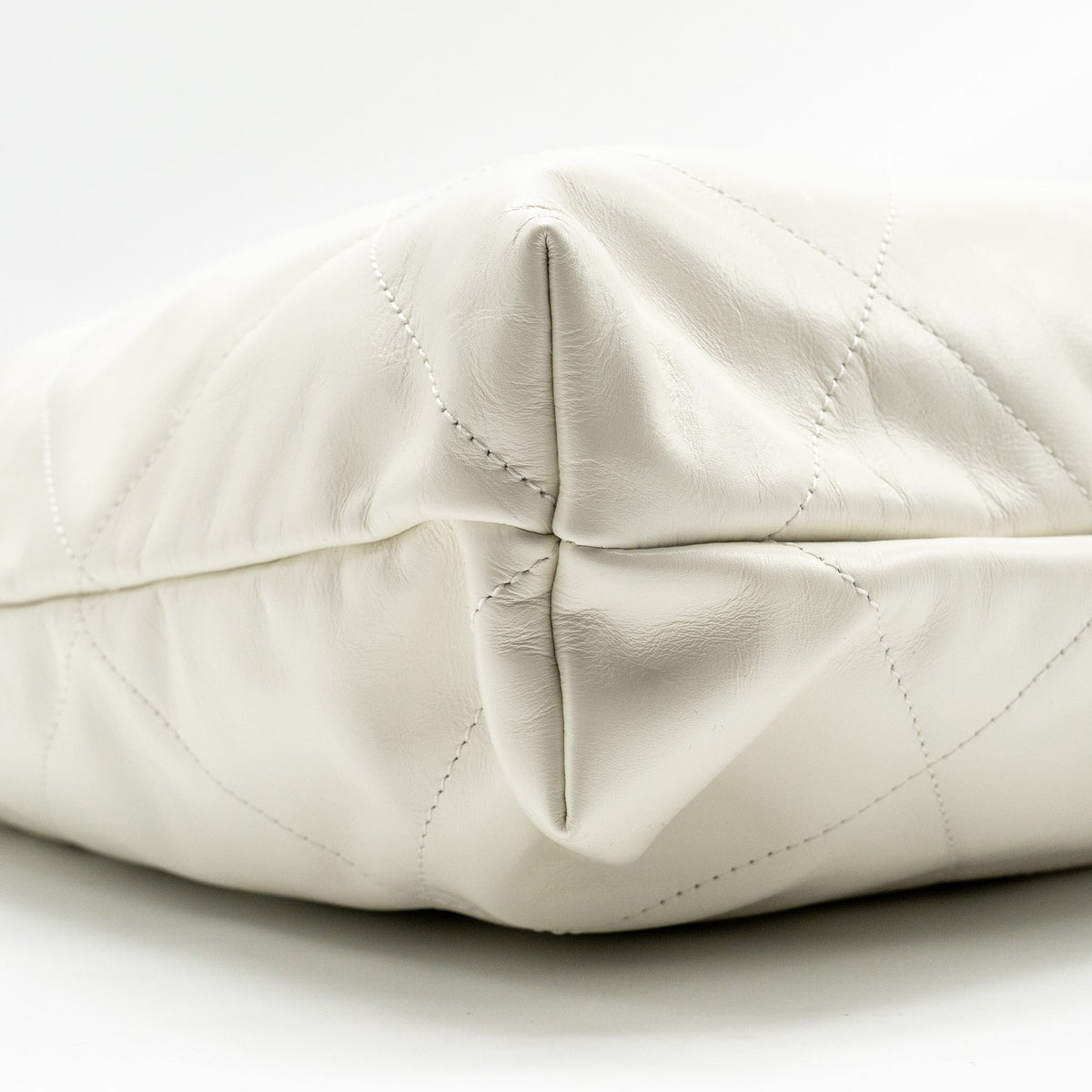chanel-medium-22-bag-calfskin-white-ghw-microchip-1