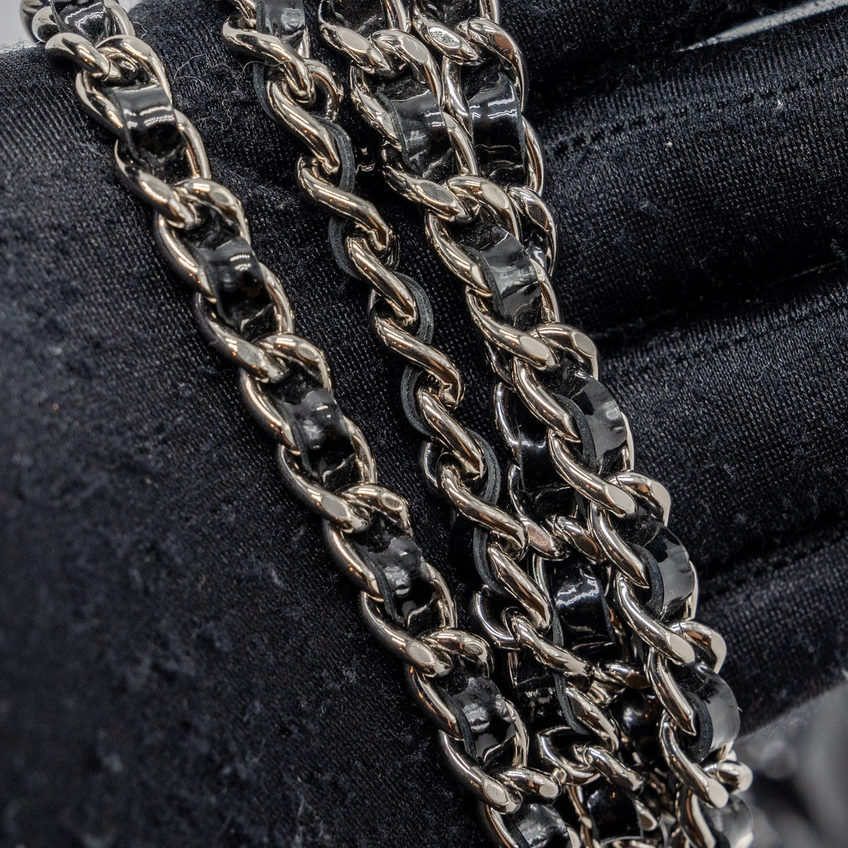 chanel-classic-wallet-on-chain-patent-black-shw-1