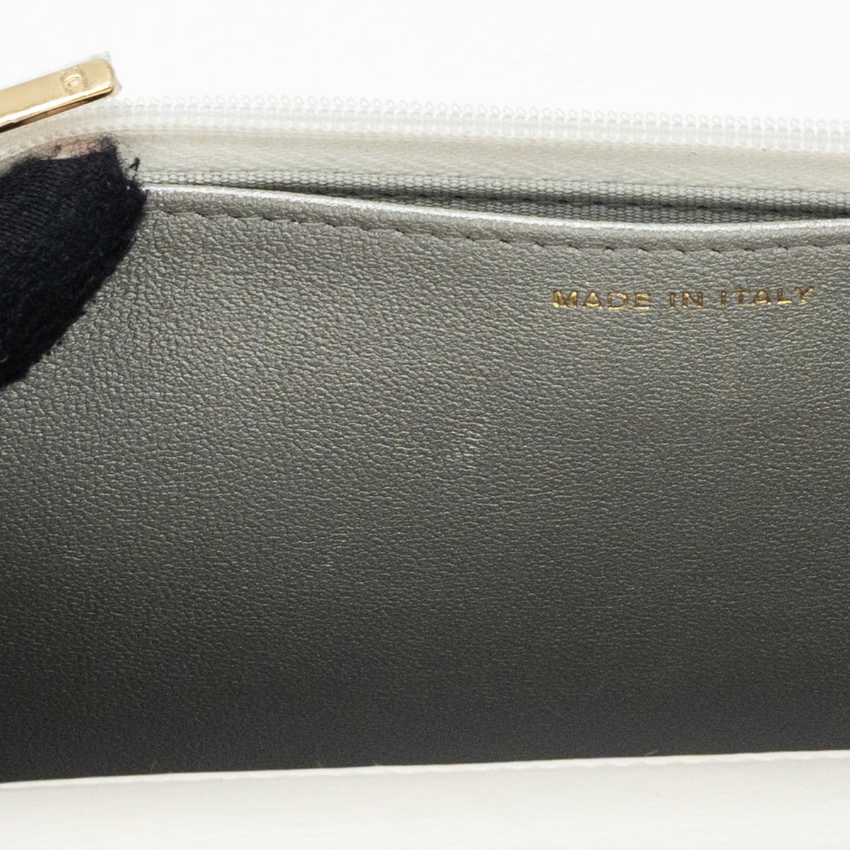 chanel-23p-letter-top-handle-wallet-on-chain-calfskin-white-ghwmicrochip