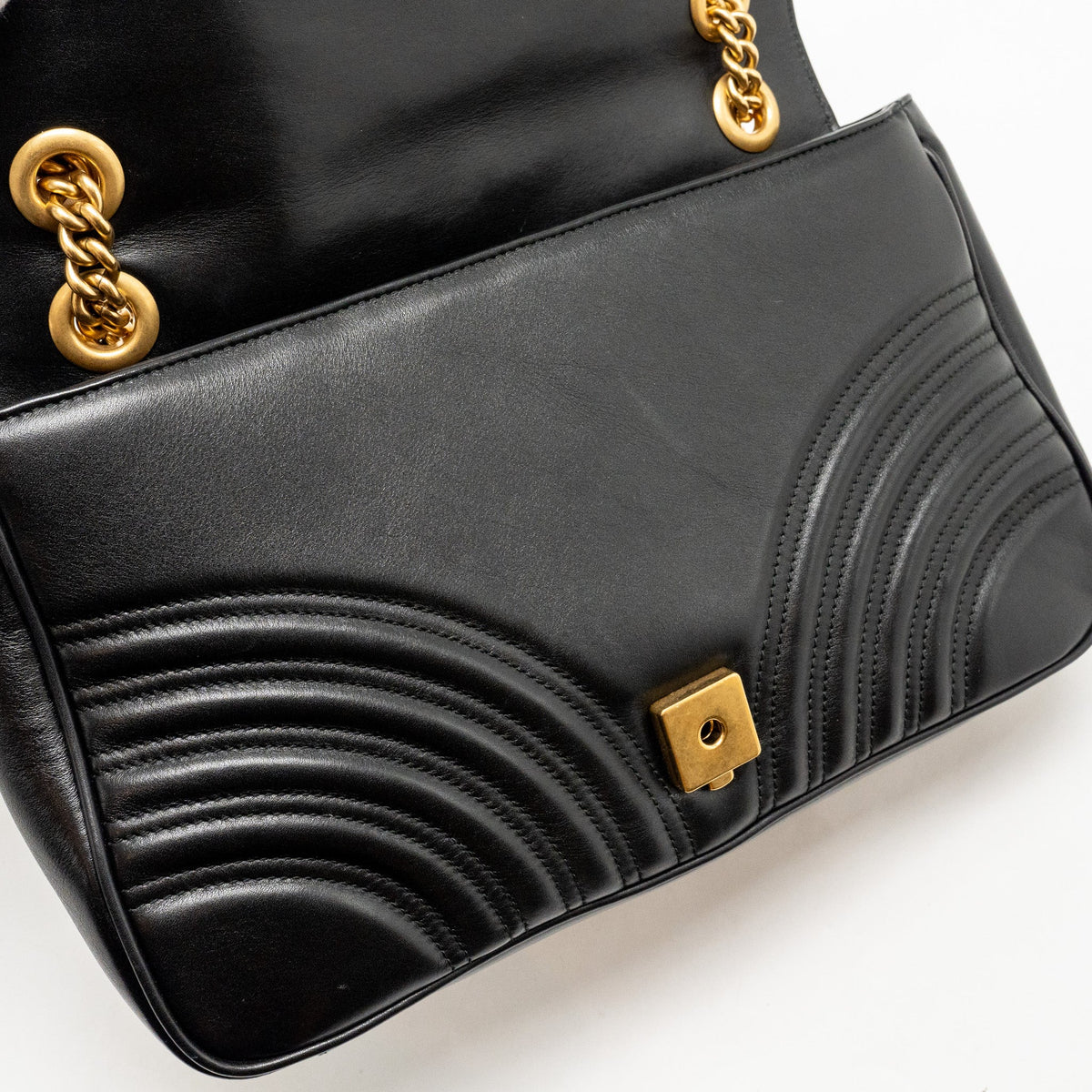 gucci-medium-gg-marmont-shoulder-bag-calfskin-black-ghw