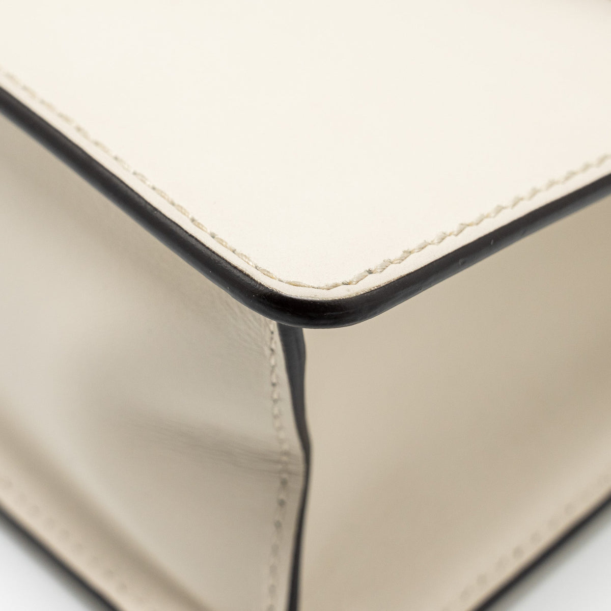 gucci-medium-sylvie-calfskin-white-ghw