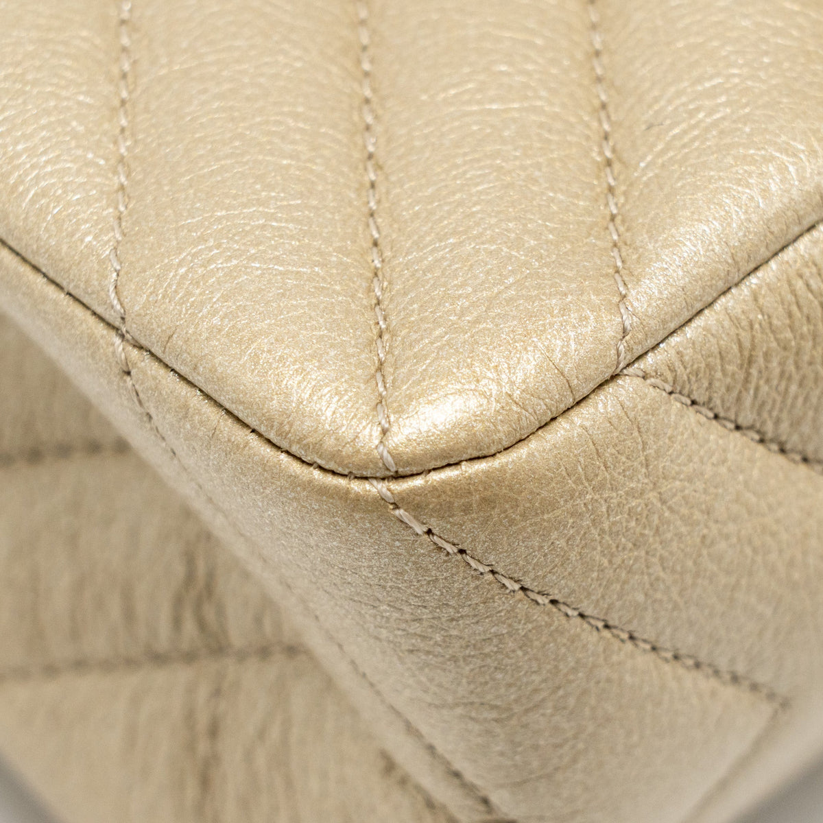 chanel-small-2-55-reissue-chevron-flap-bag-calfskin-gold-ghw