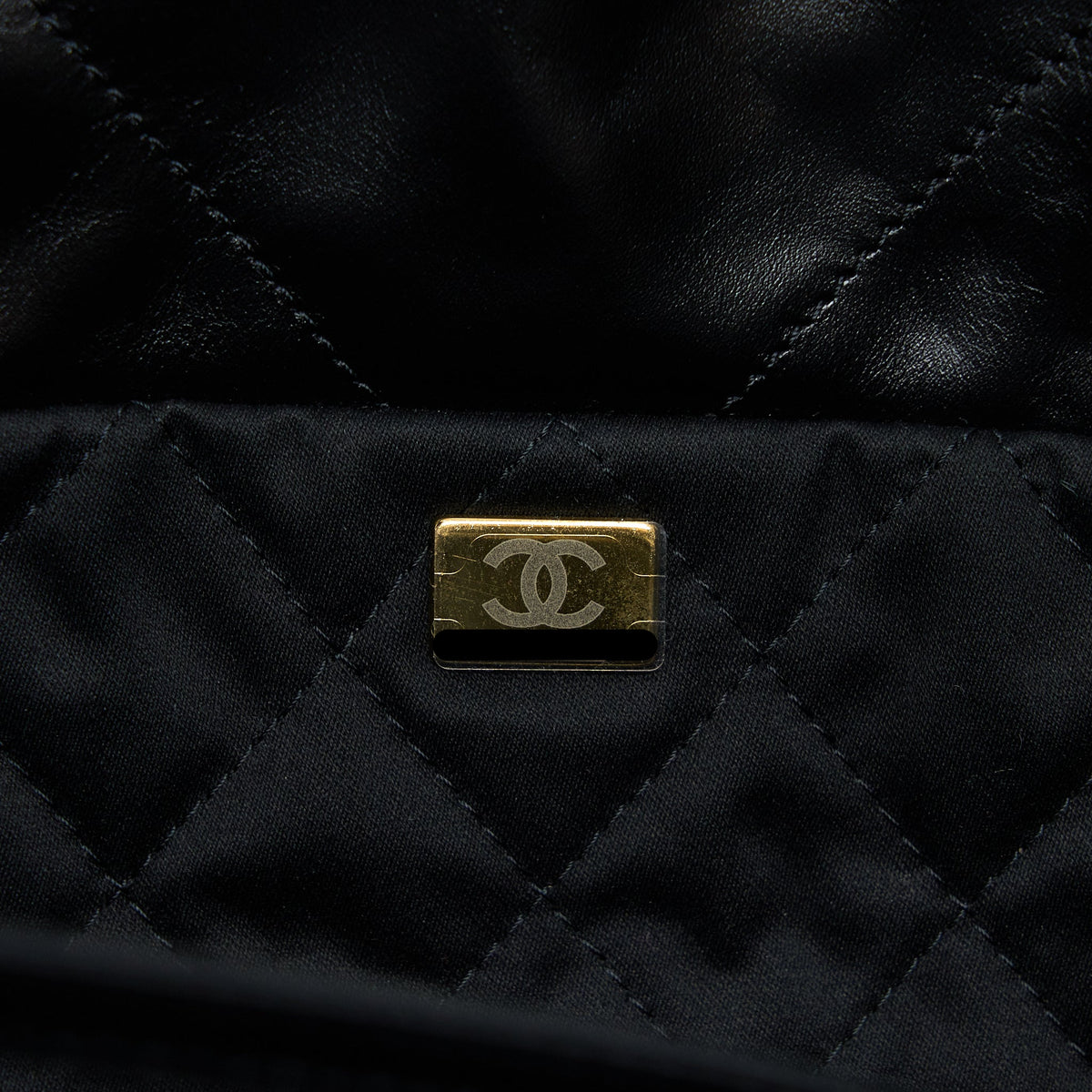 chanel-small-22-bag-calfskin-black-ghw-microchip