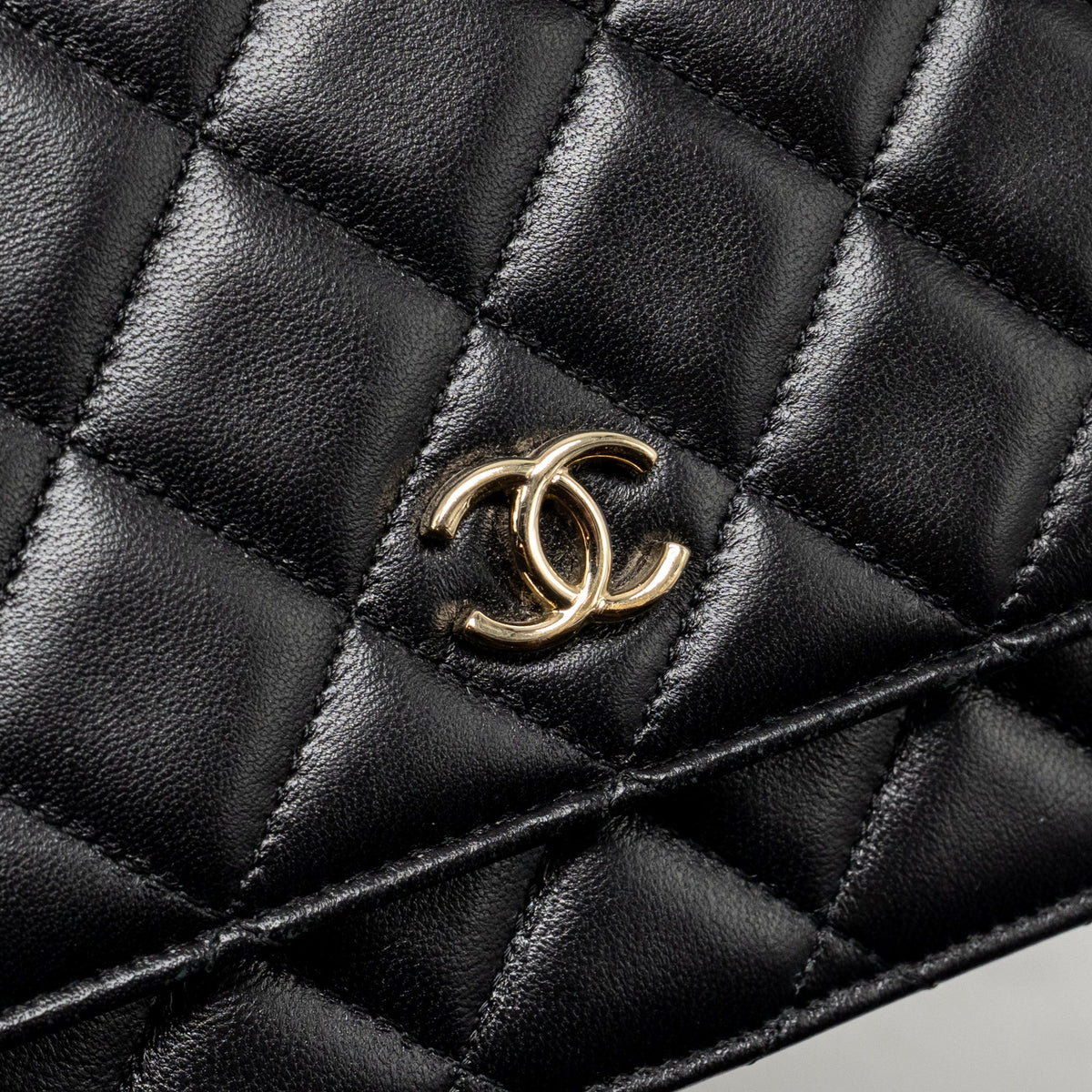 chanel-coco-charm-wallet-on-chain-lambskin-black-lghw-1