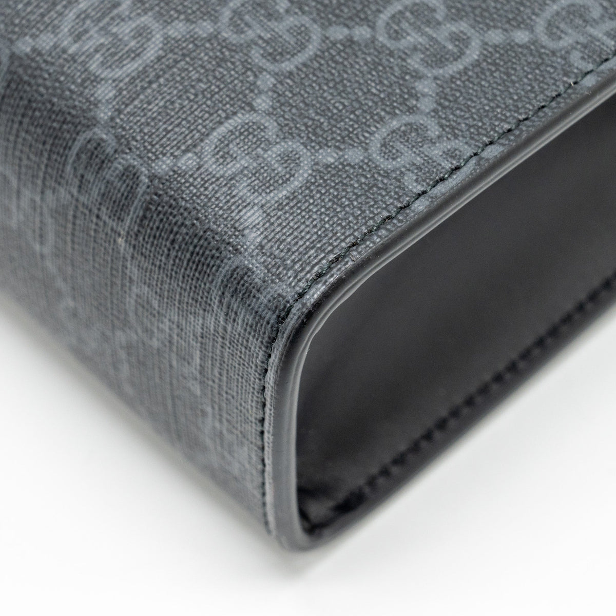 gucci-gg-supreme-canvas-leather-zip-clutch-black-multicolour-shw
