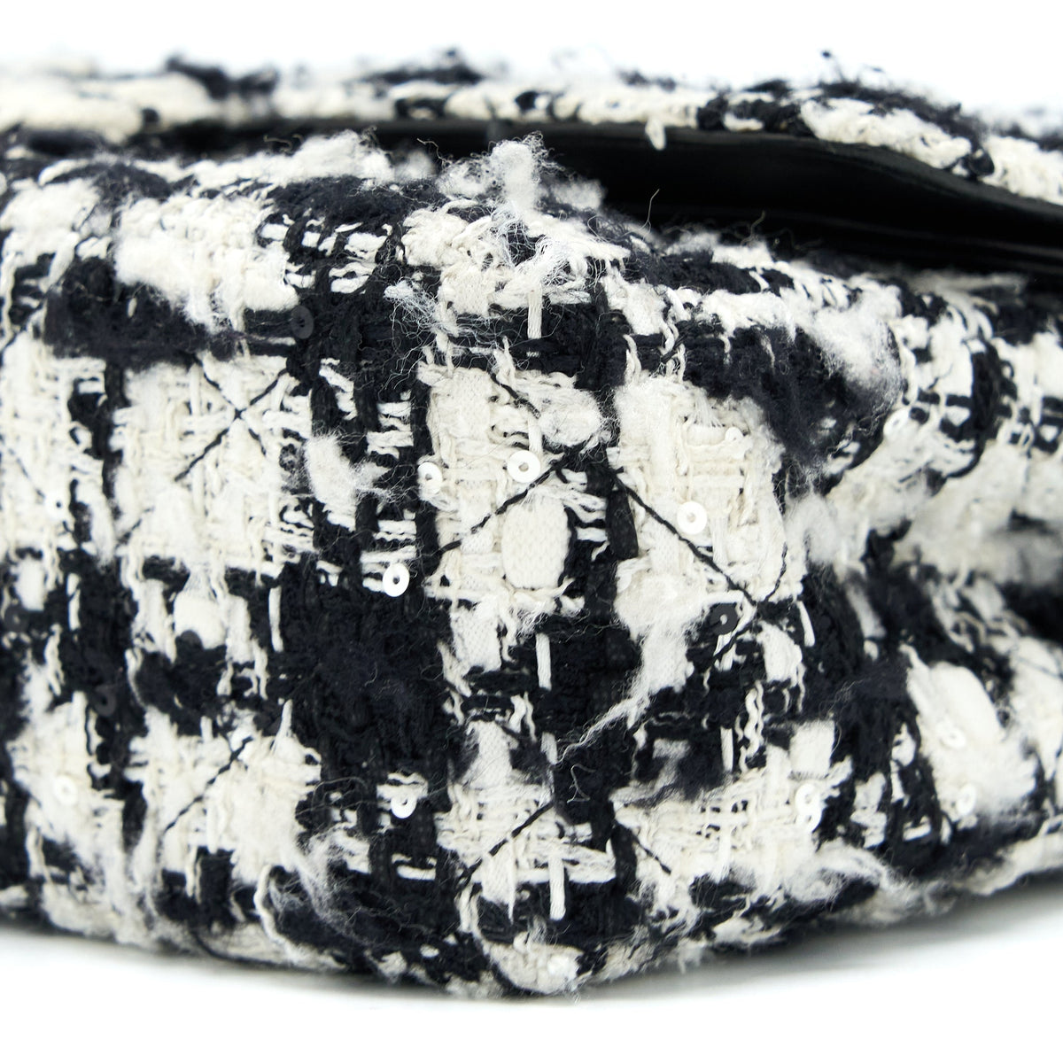 chanel-vintage-medium-classic-flap-bag-tweed-black-and-white-shw