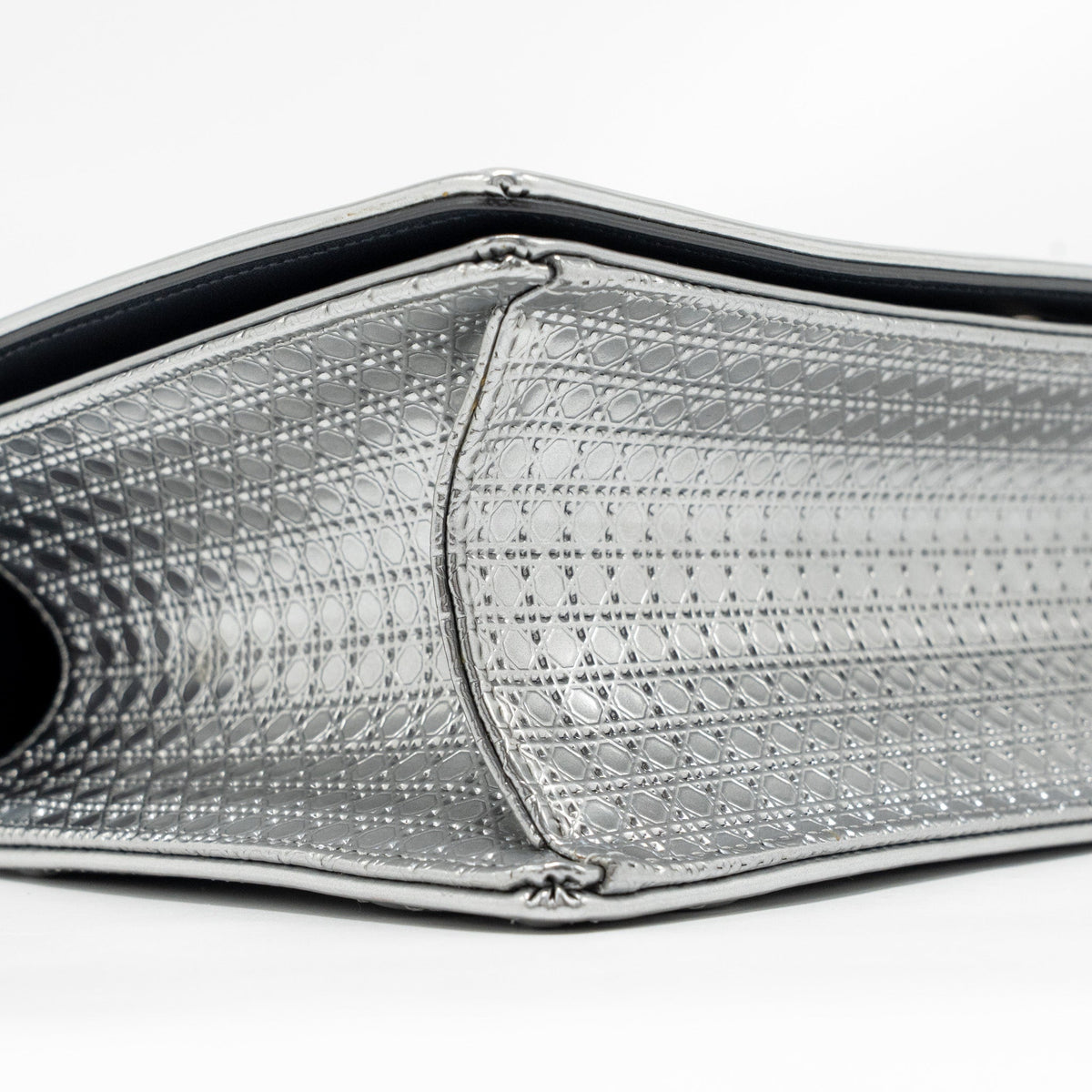 dior-diorama-flap-bag-patent-micro-cannage-leather-metallic-silver-shw