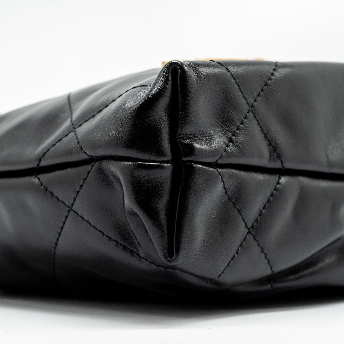 chanel-mini-22-bag-black