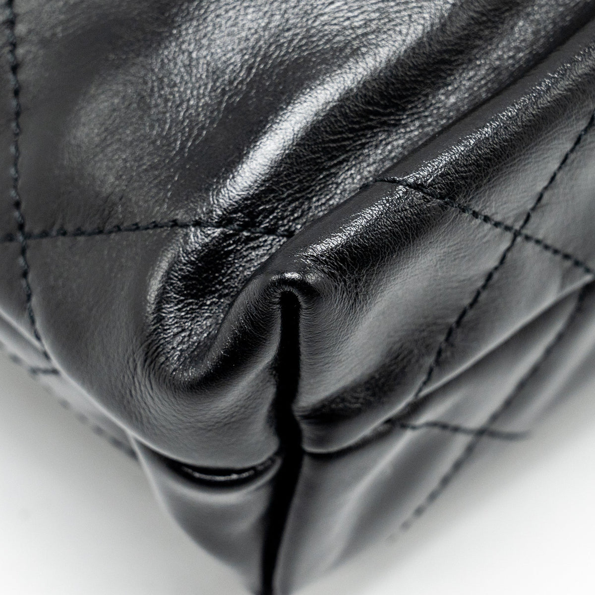 chanel-mini-22-bag-black
