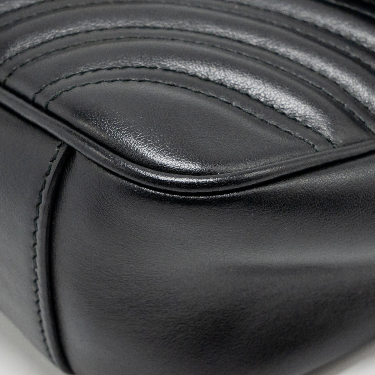 gucci-medium-gg-marmont-shoulder-bag-calfskin-black-ghw-1