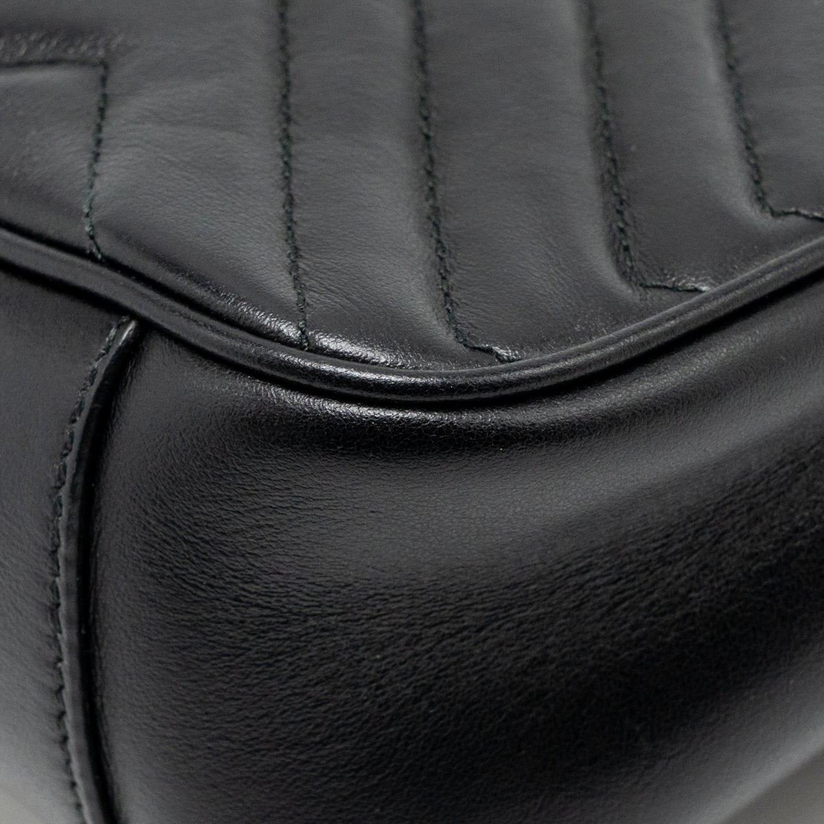gucci-medium-gg-marmont-shoulder-bag-calfskin-black-ghw-1