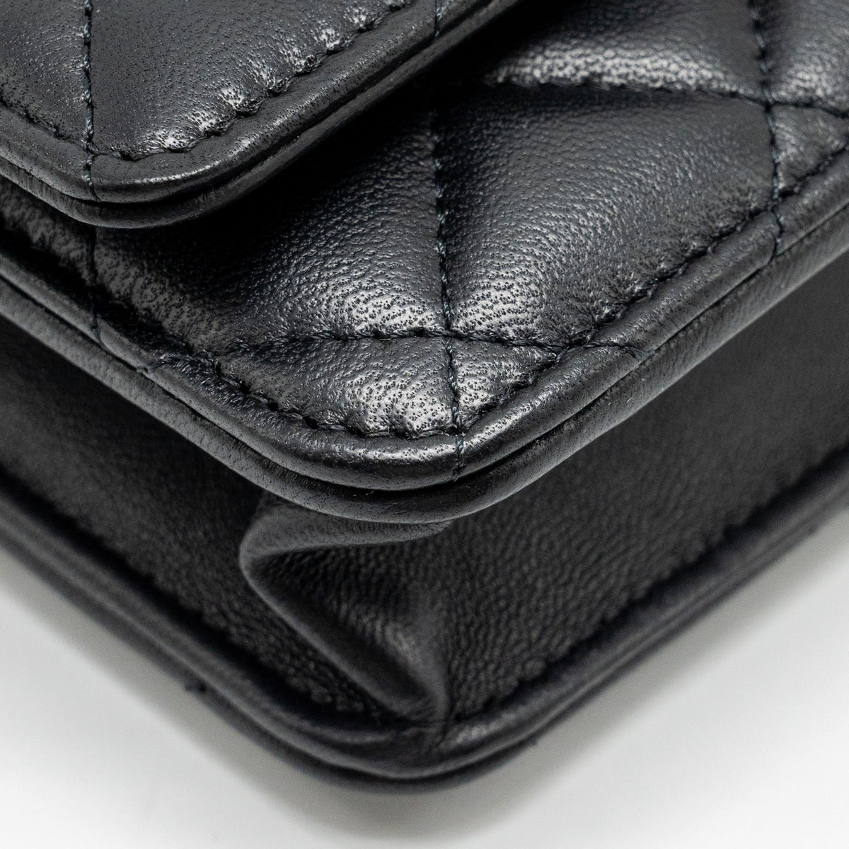 chanel-pearl-crush-wallet-on-chain-lambskin-black-ghw-microchip-14