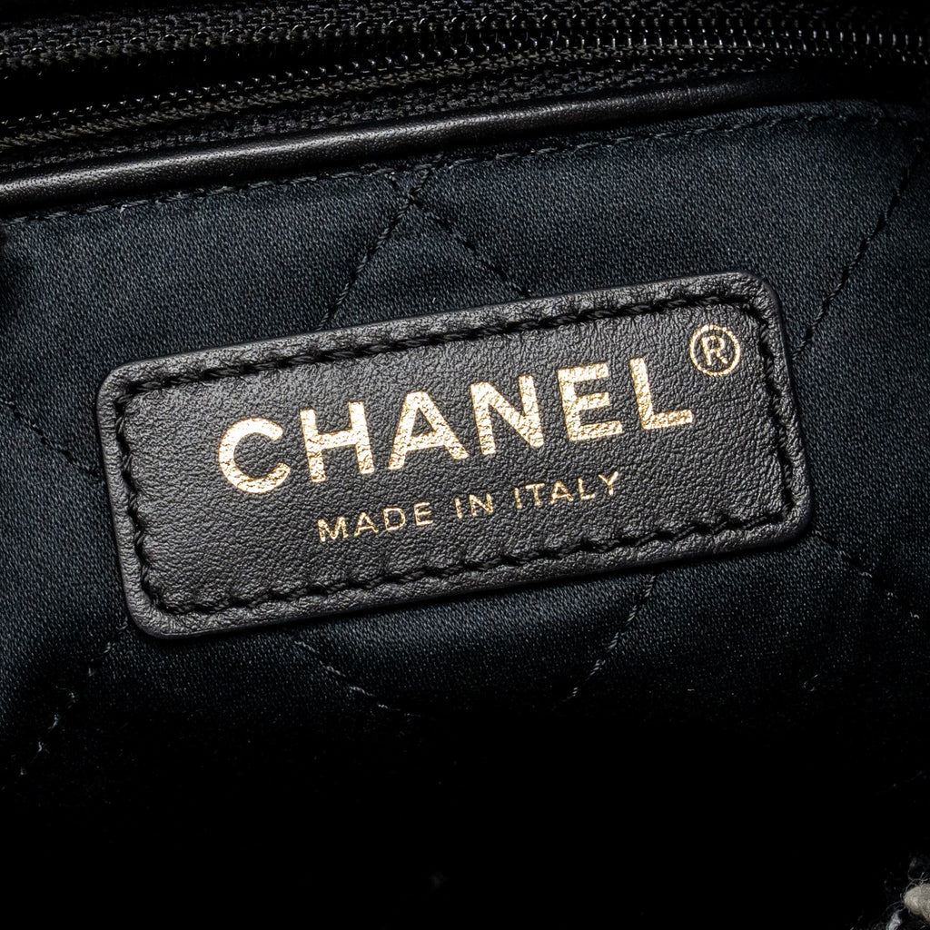 chanel-medium-22-bag-quilted-tweed-black-multicolour-microchip