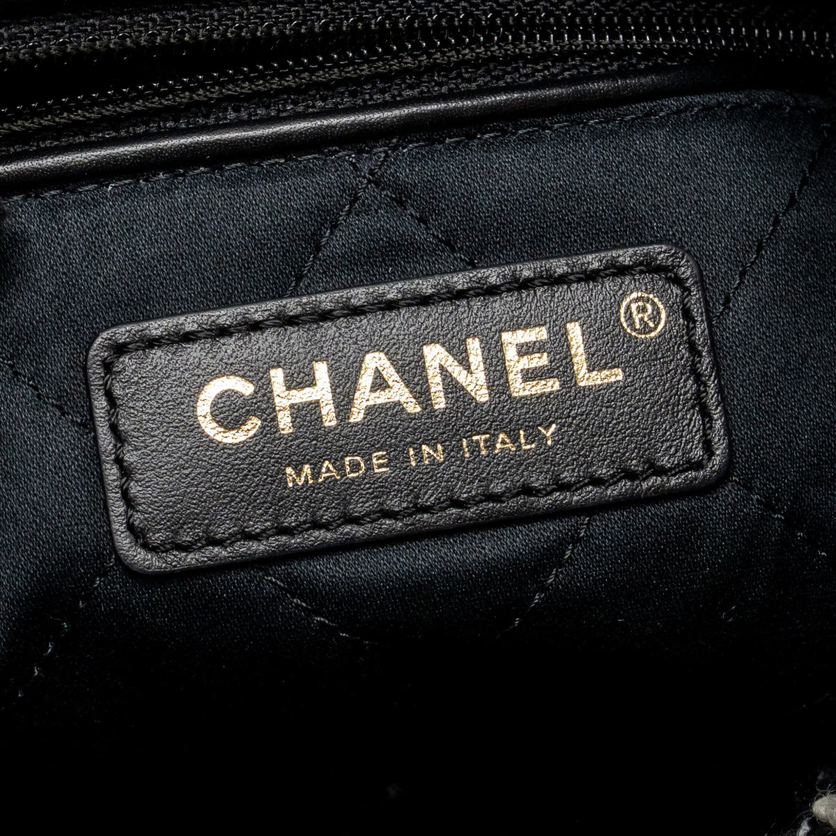 chanel-medium-22-bag-quilted-tweed-black-multicolour-microchip