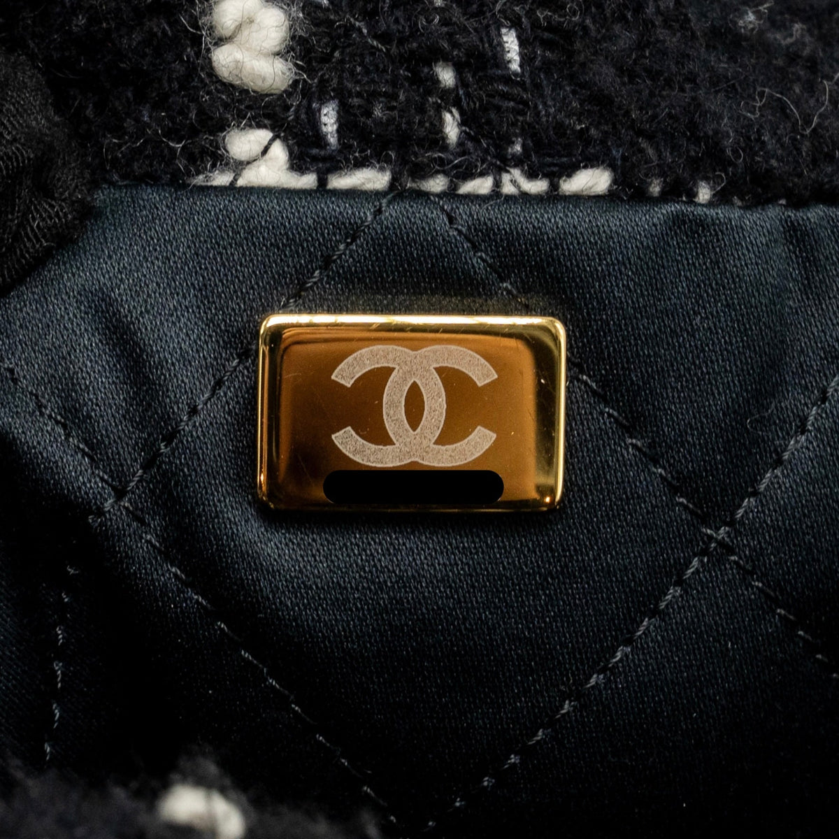 chanel-medium-22-bag-quilted-tweed-black-multicolour-microchip