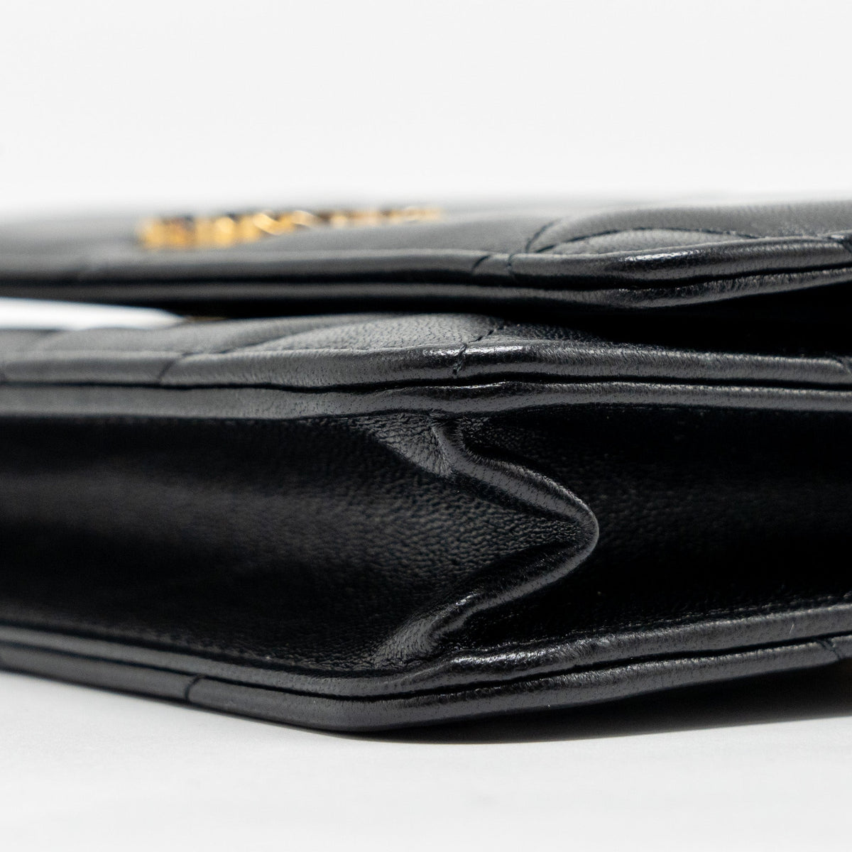 chanel-19-wallet-on-chain-lambskin-black-multicolour-hardware-1