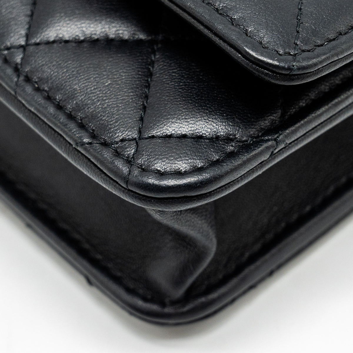 chanel-trendy-cc-wallet-on-chain-lambskin-black-lghw-microchip