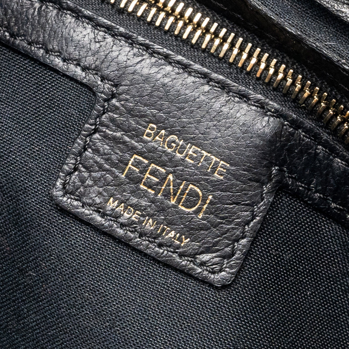 fendi-baguette-bag-with-ff-motif-nappa-black-ghw