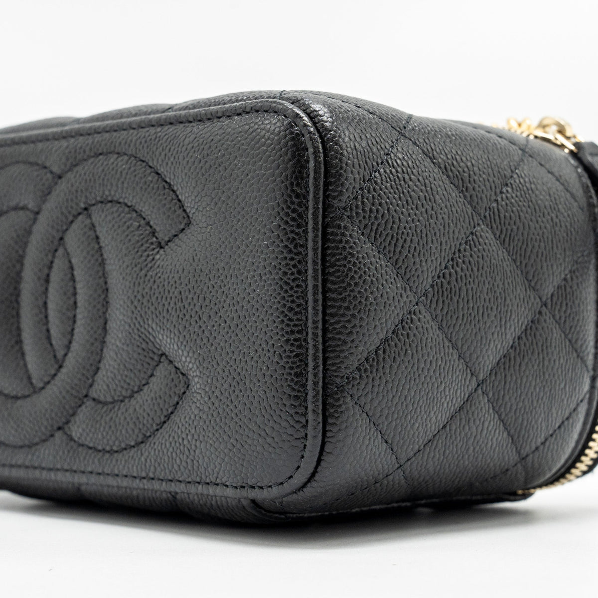 chanel-coco-love-long-vanity-with-adjustable-chain-caviar-black-ghwmicrochip