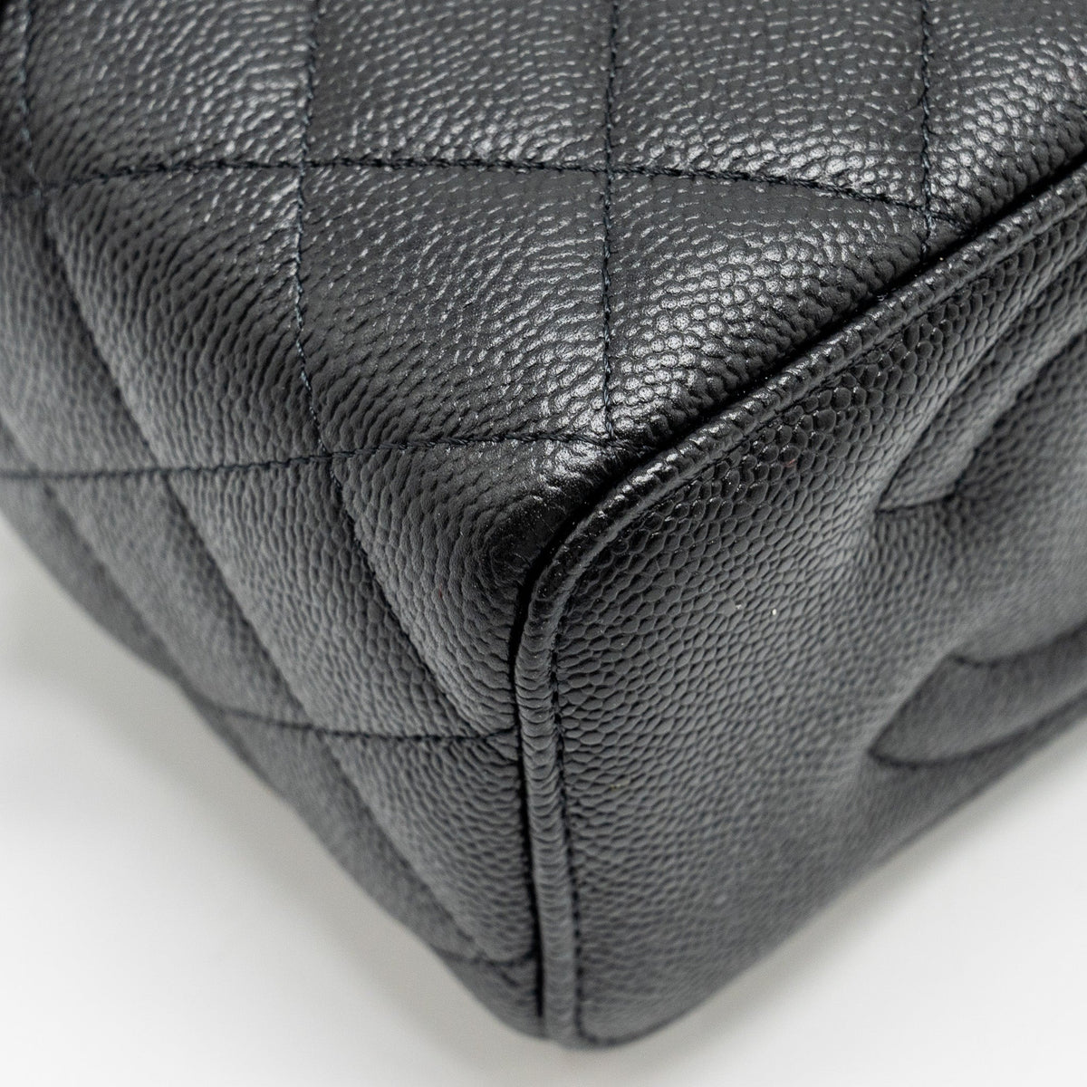 chanel-coco-love-long-vanity-with-adjustable-chain-caviar-black-ghwmicrochip