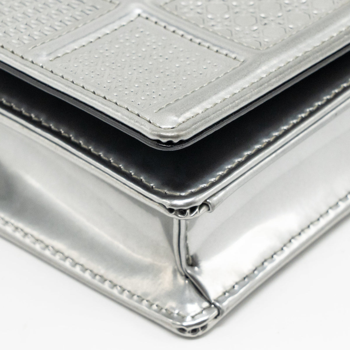 dior-diorama-wallet-on-chain-metallic-patent-silver-lghw