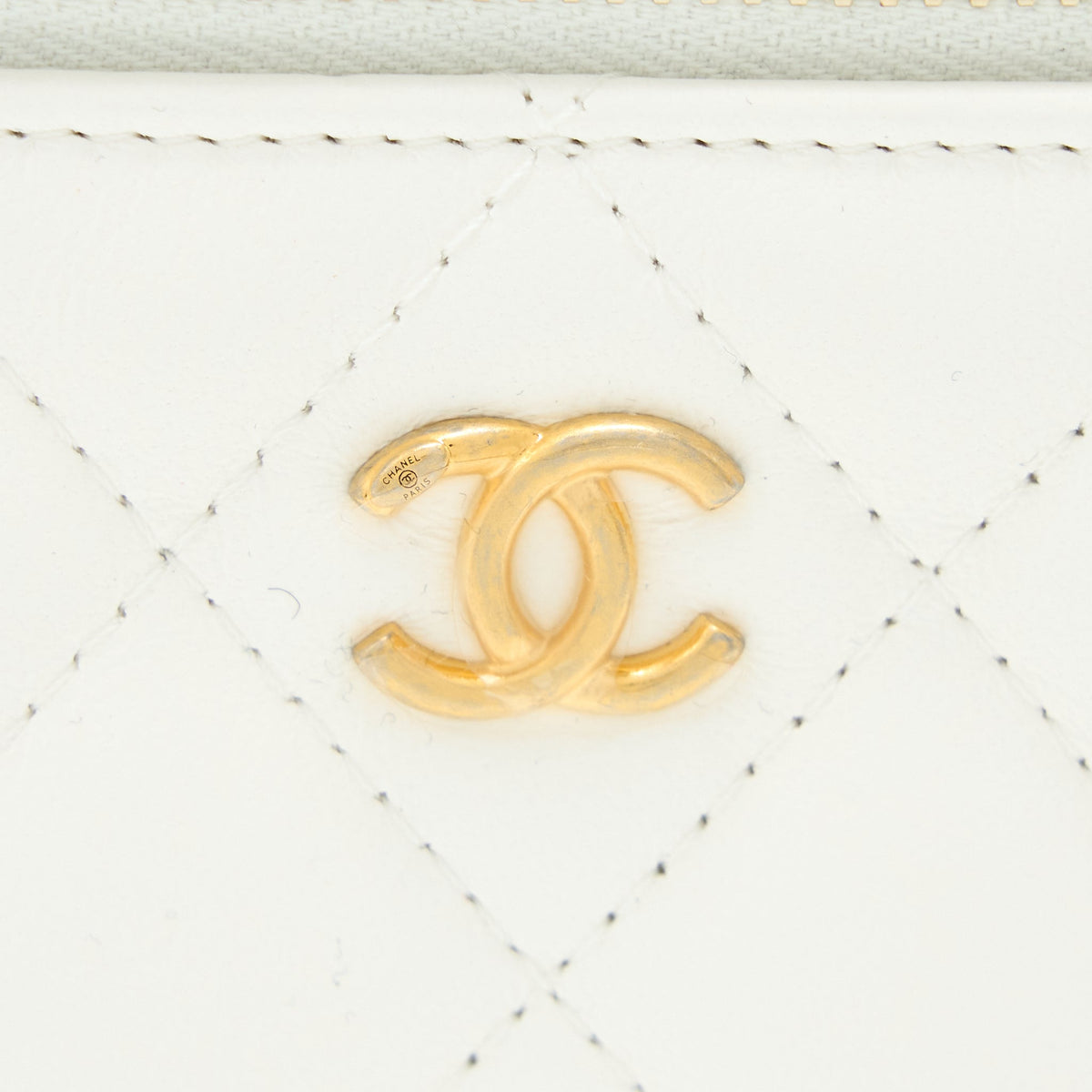 chanel-pearl-crush-long-vanity-case-lambskin-white-brushed-ghw