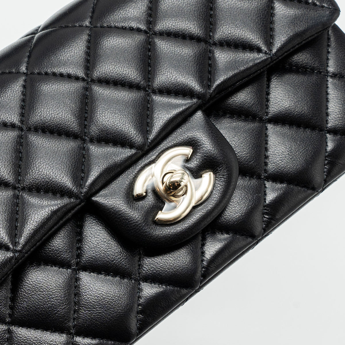 chanel-top-handle-mini-rectangular-flap-bag-lambskin-black-lghwmicrochip