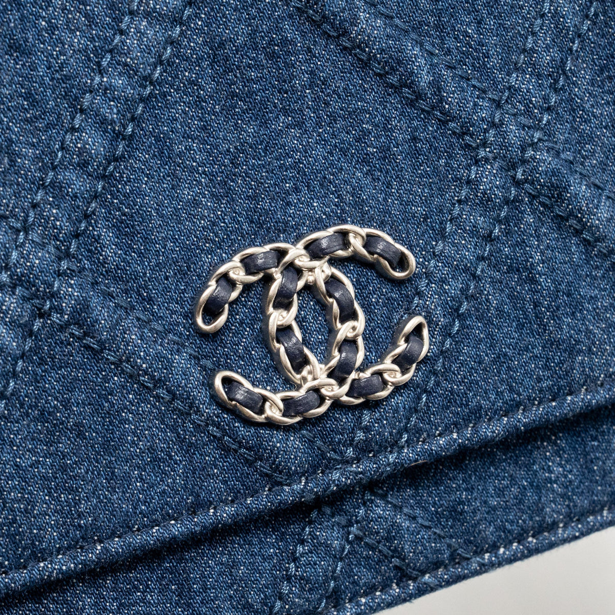 chanel-19-wallet-on-chain-denim-dark-blue-multicolor-hardware-microchip