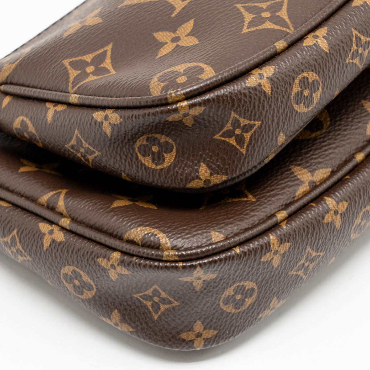 louis-vuitton-multi-pochette-accessoires-monogram-canvas-khaki-ghw