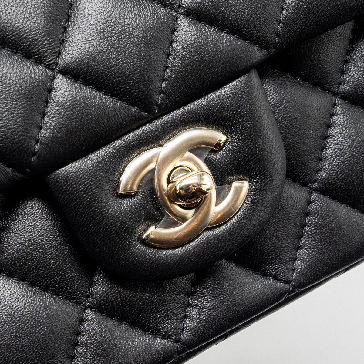 chanel-top-handle-mini-rectangular-flap-bag-lambskin-black-lghwmicrochip-2