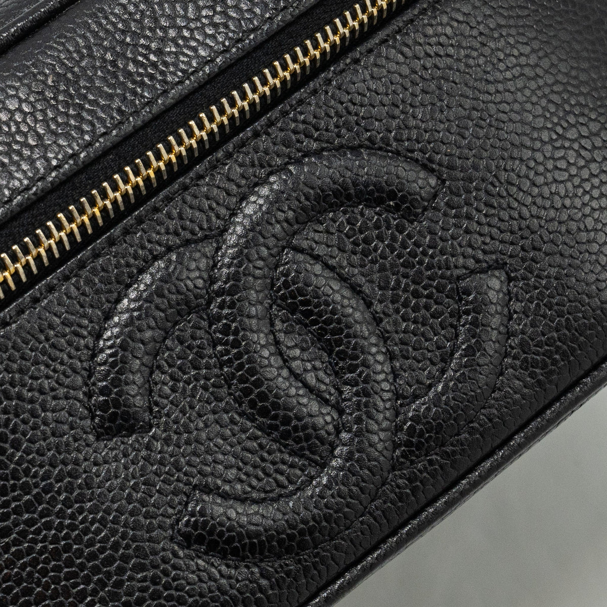 chanel-vintage-vanity-case-caviar-black-ghw-copy