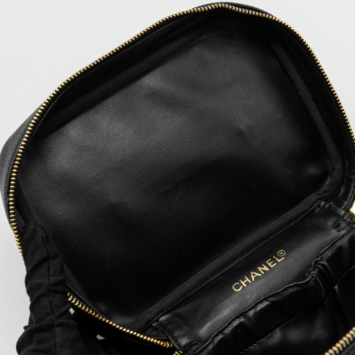 chanel-vintage-vanity-case-caviar-black-ghw-copy