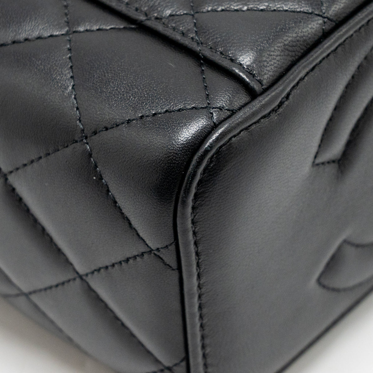 chanel-pearl-crush-long-vanity-case-lambskin-black-ghw-microchip-1
