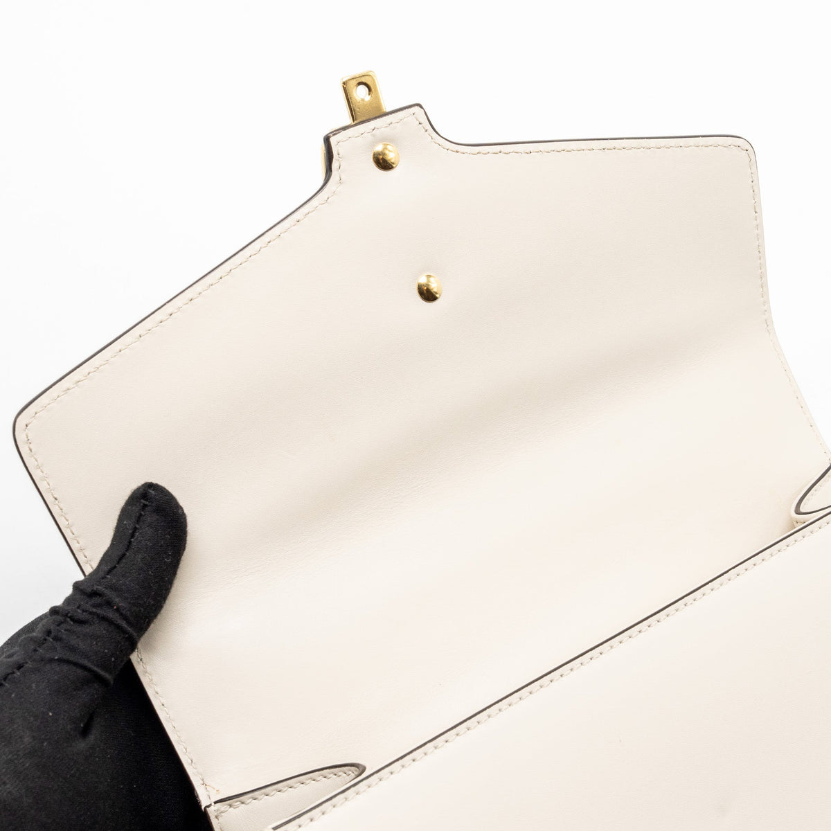 gucci-medium-sylvie-calfskin-white-ghw