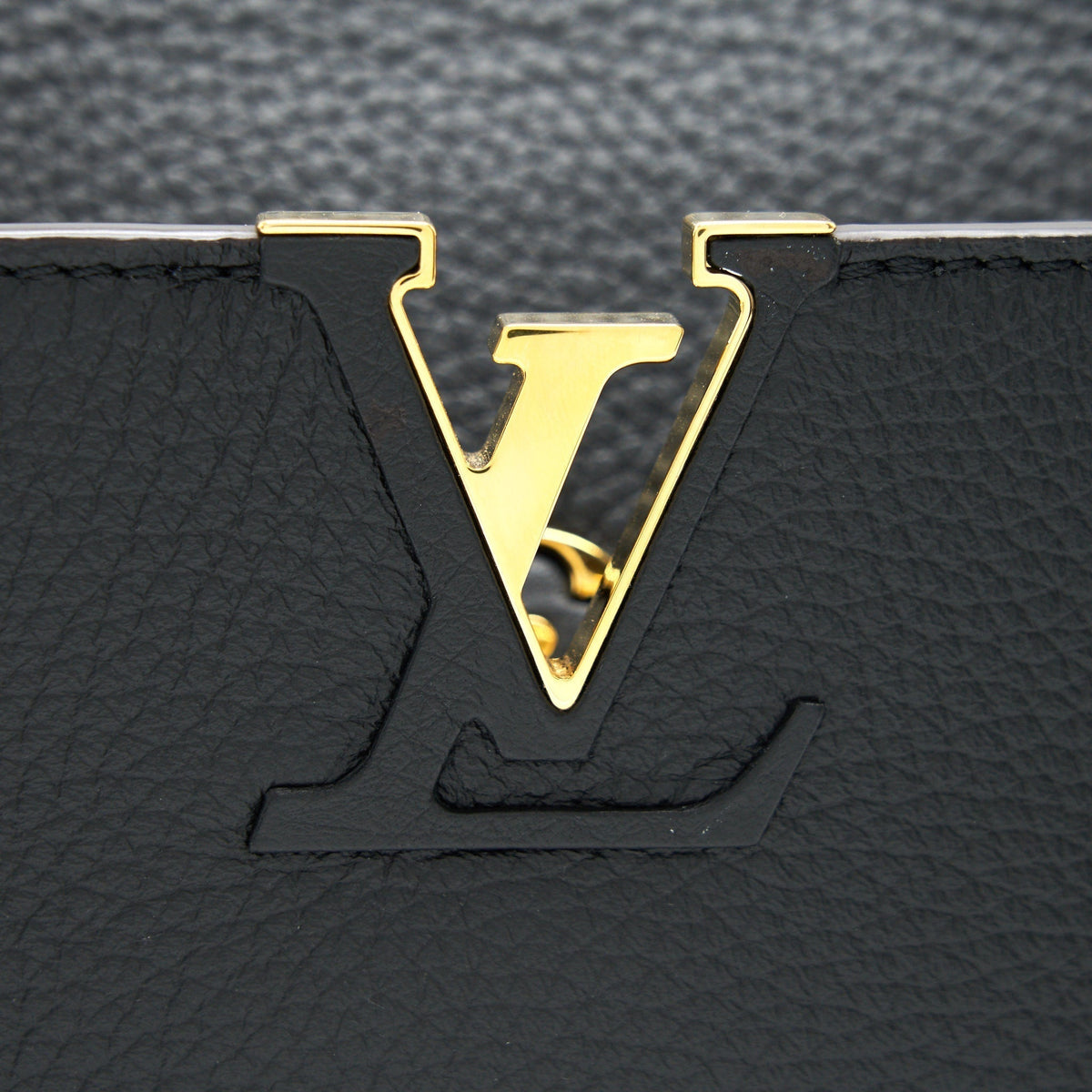 louis-vuitton-capucines-bb-black