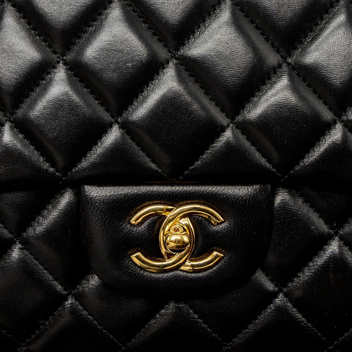chanel-maxi-classic-single-flap-bag-lambskin-black-ghw