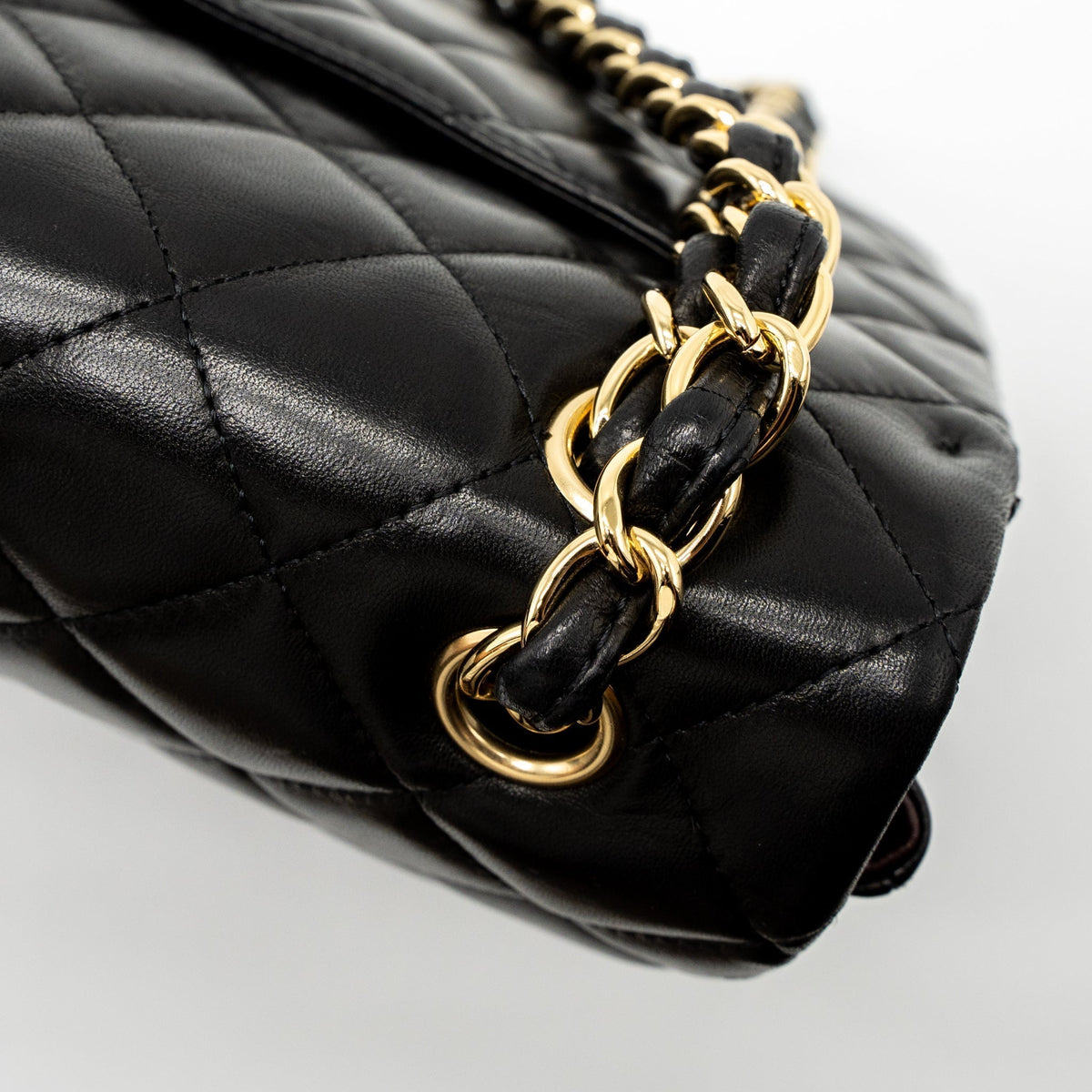 chanel-maxi-classic-single-flap-bag-lambskin-black-ghw