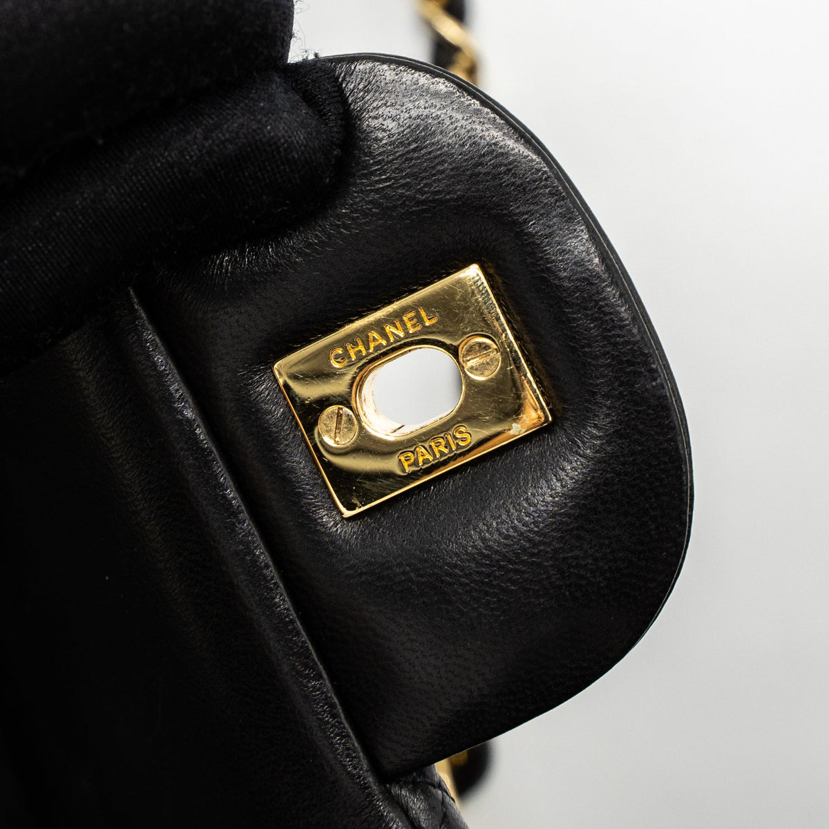 chanel-maxi-classic-single-flap-bag-lambskin-black-ghw
