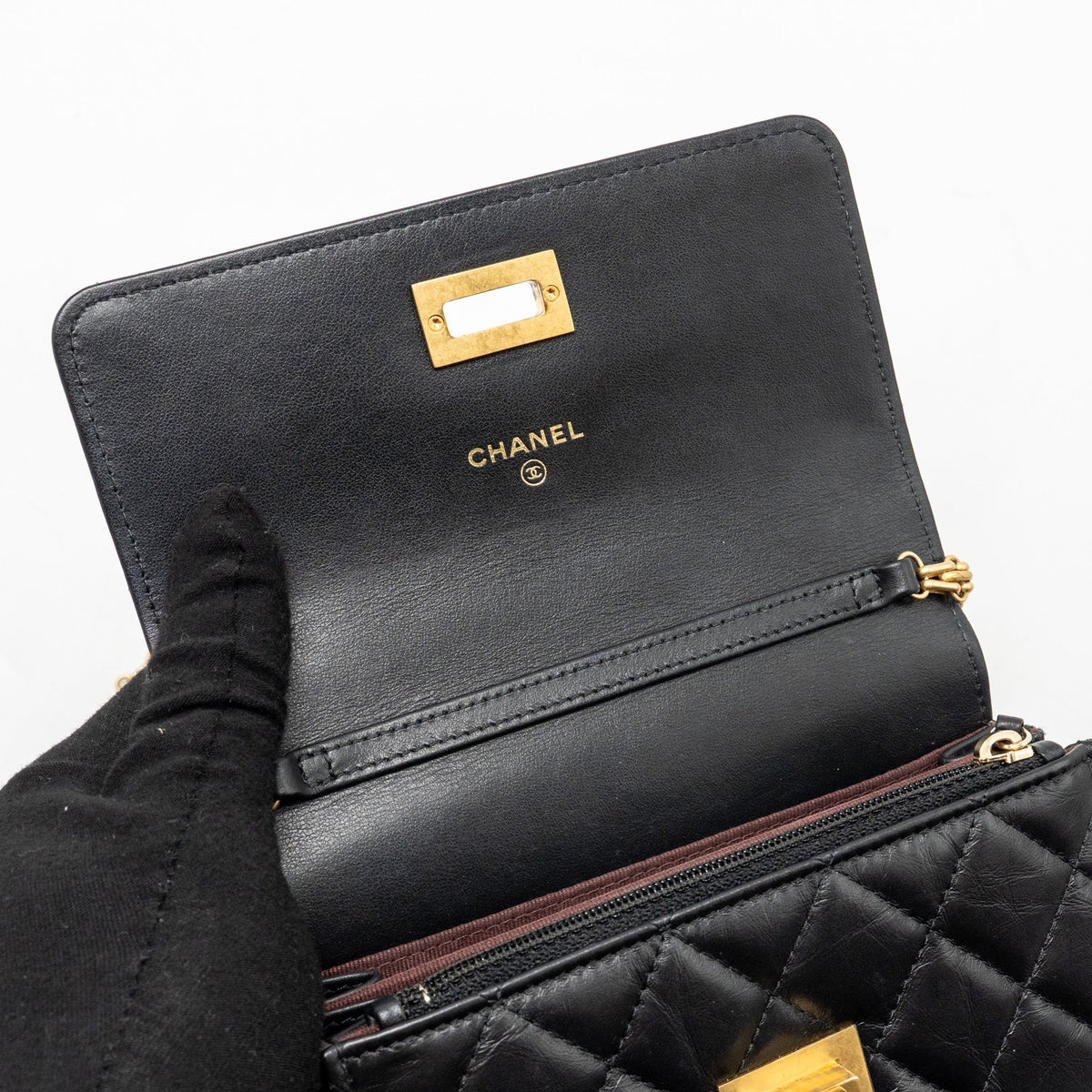 chanel-mini-2-55-reissue-wallet-on-chain-aged-calfskin-black-ghwmicrochip