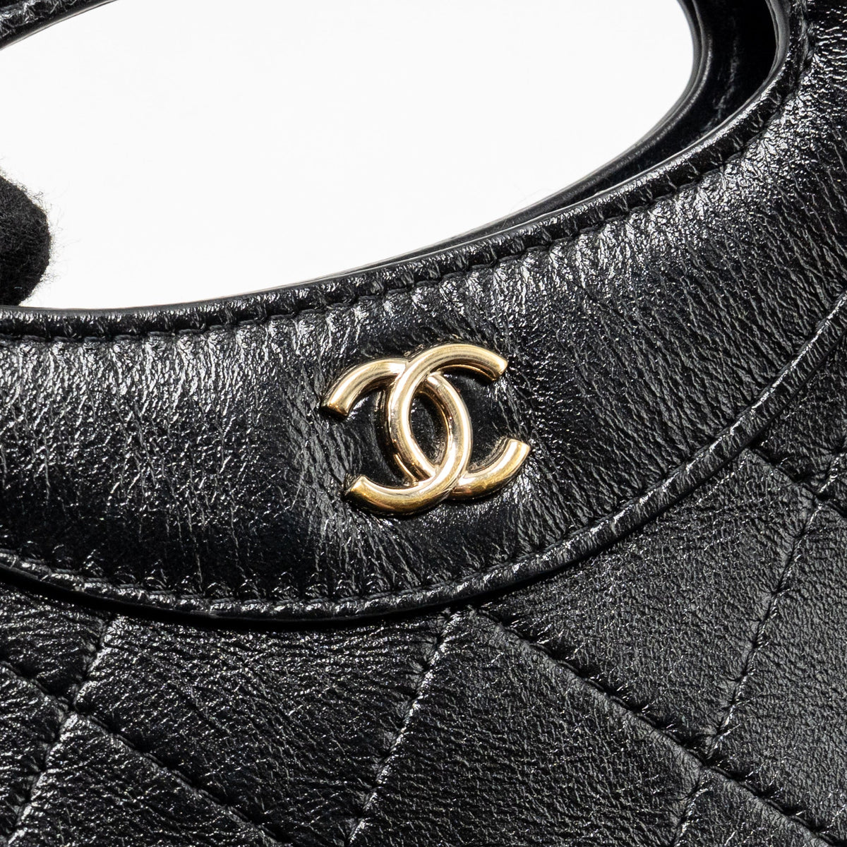 chanel-24c-mini-31-clutch-with-chain-shiny-calfskin-black-lghw-microchip-2
