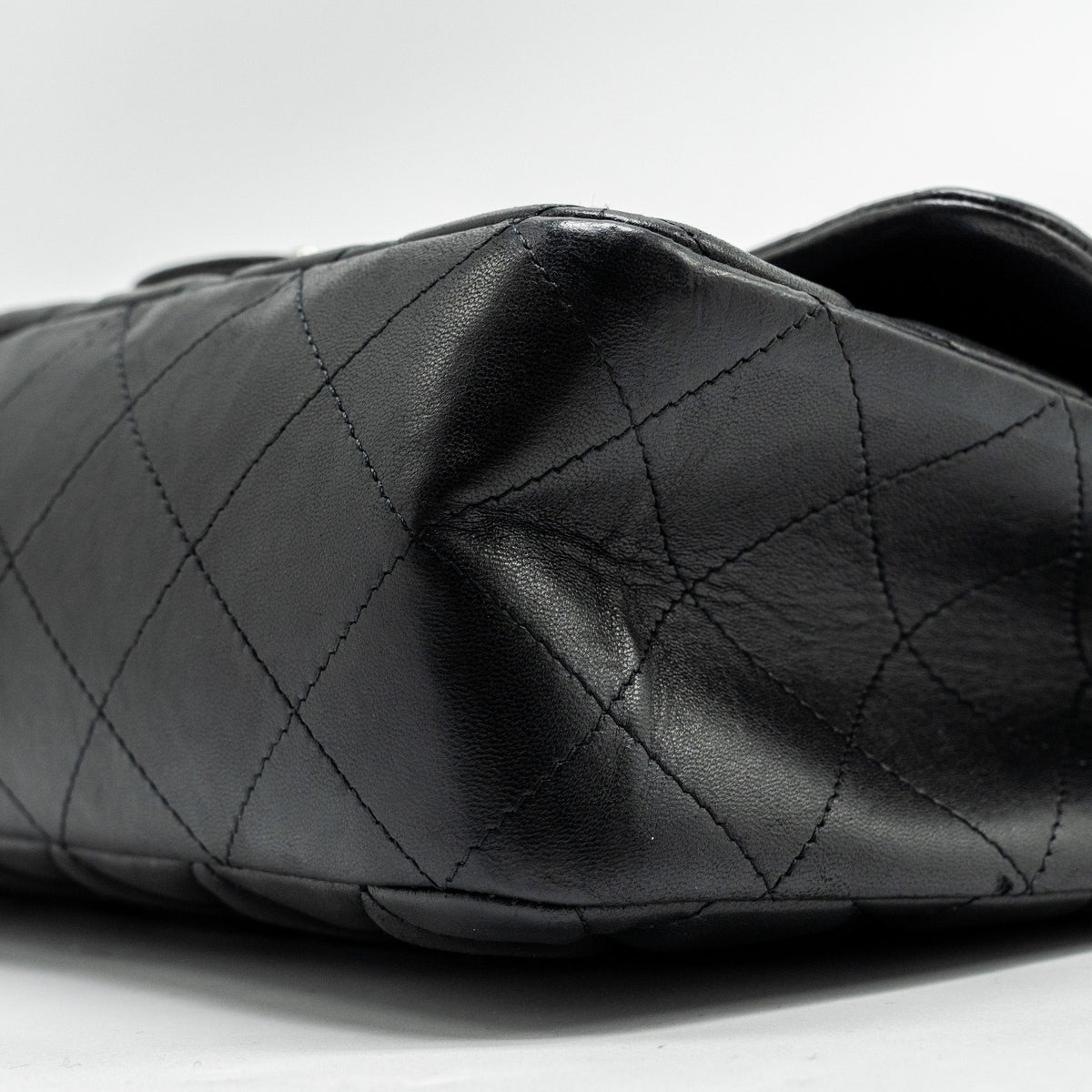 chanel-classic-single-flap-bag-lambskin-black-shw
