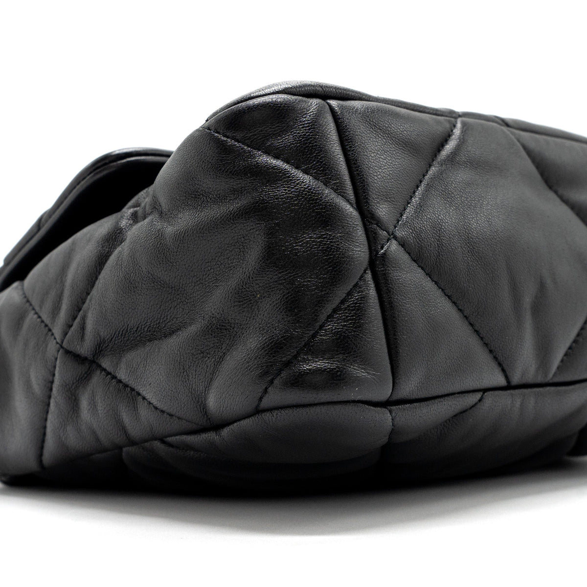 chanel-medium-19-bag-lambskin-black-multicolour-hardwaremicrochip