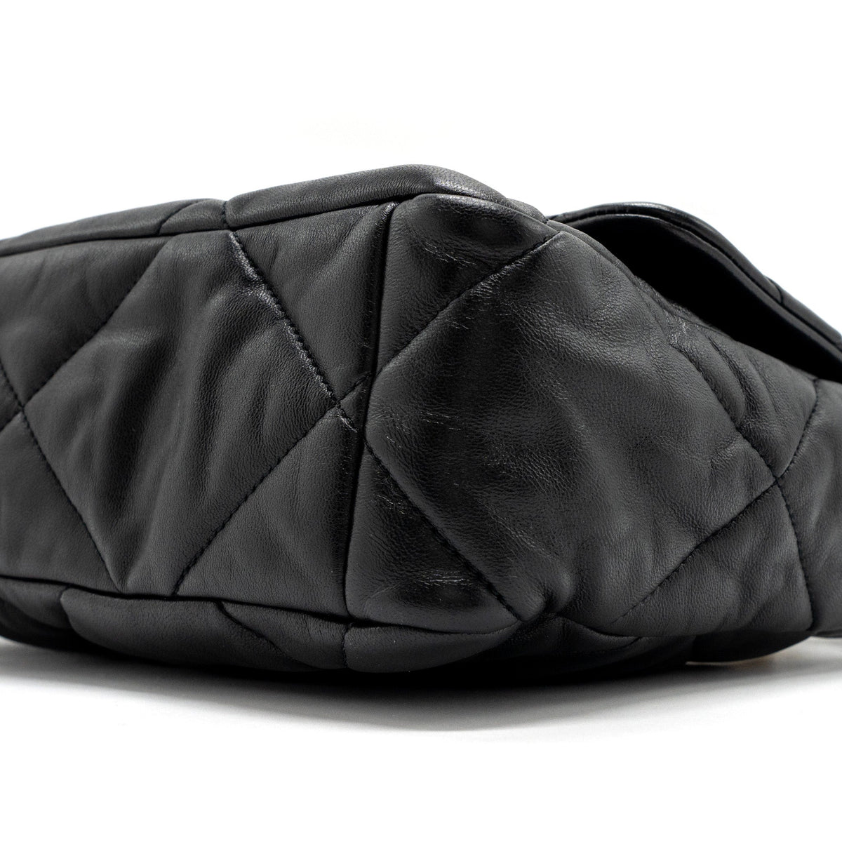 chanel-medium-19-bag-lambskin-black-multicolour-hardwaremicrochip