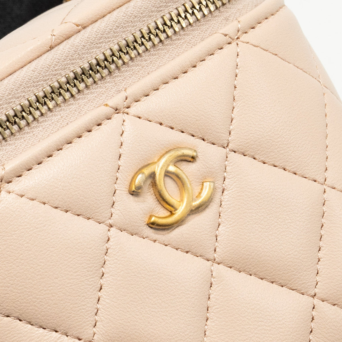 chanel-pearl-crush-mini-vanity-with-chain-lambskin-light-pink-ghw-1