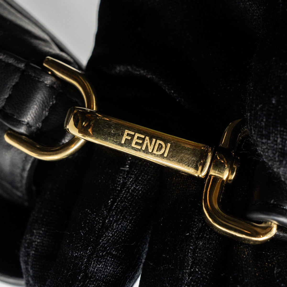 fendi-large-baguette-bag-nappa-black-ghw